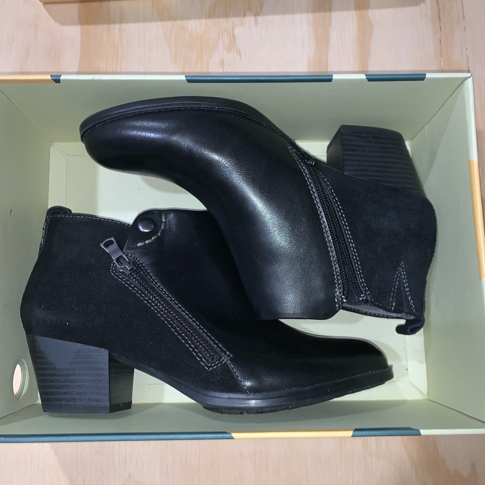 Earth booties size 8.5